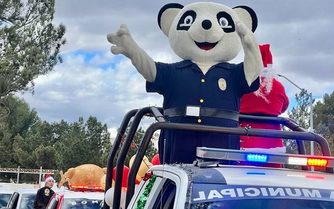 Esparce caravana de Polic as y Bomberos felicidad con juguetes y